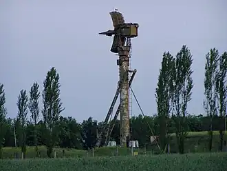 76N6 Clam Shell FMCW acquisition radar is used to support the Flap Lid SA-10 fire control radar. NATO code name: "Clam Shell."