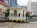 Siriraj Hospital Pier is an adjacent pier built with beautiful architecture, normally it is not open for boats to be docked like other piers