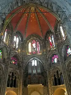 The decagon on the west side is the ancient oval building from 350 AD, up to 16 m high. Above it are the upper floors converted into a decagon around 1220 with a Gothic vault.