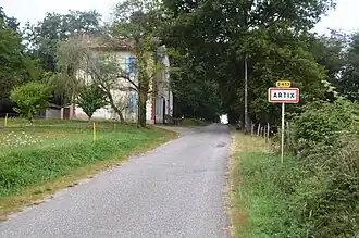 The road into Artix