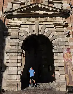 Assézat: entrance portal.