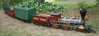A model of a Hanko-Hyvinkää Railroad 4-4-0 and train