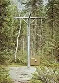 A metal pole with pulleys and rope