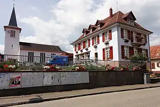 The church and town hall in Bischholtz