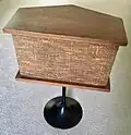 Bose 901 Series II on a black, metal pedestal stand