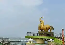 Bya La statue