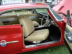 The 300F featured swiveling front seats as standard equipment (RHD Chrysler Australia built)