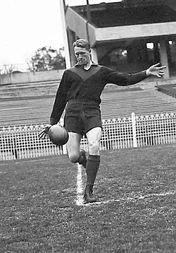 Melbourne Hall of Fame Legend, Brownlow Medallist and two-time premiership player, Don Cordner