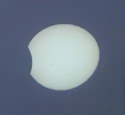 Photograph of the eclipse projected with binoculars in Puebla, Mexico