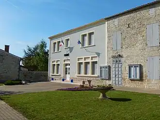 The town hall in Coivert