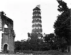 An 1855 painting of the gallery of Tingqua, one of the most successful suppliers of "export paintings" for Guangzhou's foreign traders.Common themes included the Thirteen Factories, the Whampoa Anchorage (now Pazhou), and the Sea-Banner Temple (now Hoi Tong Monastery)