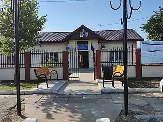 Frăsinet town hall