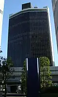 Fujifilm HQ in 2 Nishi-Azabu, viewed from Nishi-Azabu Mitsui bldg, over the Roppongi-dori (Roppongi street). 　.