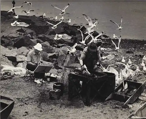 Artist painting fisherman en plein air at Fish Beach. Photo by Warner Taylor.
