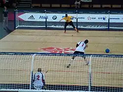 USA women throwing to AUS F (Sep 2012).