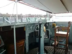 Navigation bridge