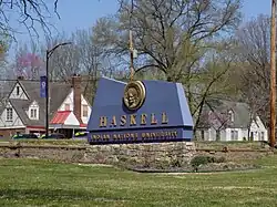 The main sign to the university