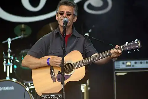 Iain_Matthews_at_Cropredy_2007.jpg