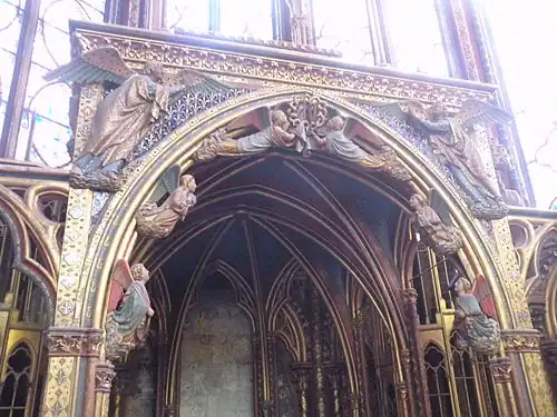 Carved angels holding crown of thorns in the apse (13th century)