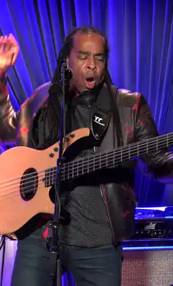 Lozlivingcolour-2016-05-31-04h37m48s153.png