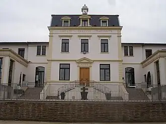 The town hall of Charly