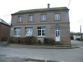 The town hall and school in Maison-Ponthieu