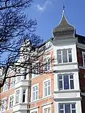 Historicist architecture from around 1900 is abundant