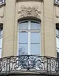 51, rue d'Anjou: sculpted head of Buddha