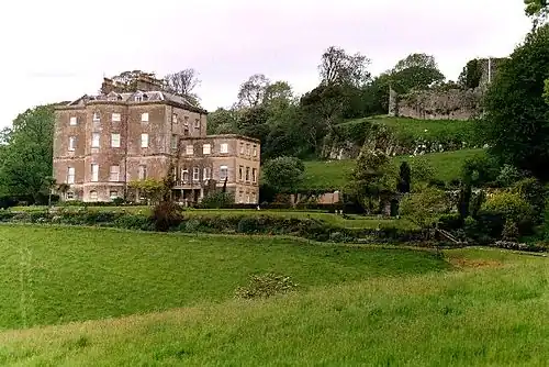 The 18th-century mansion (left) and the remains of the castle (right)