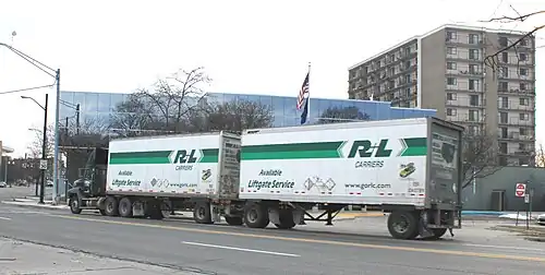 Tandem trailer configuration, pulled by a single tractor