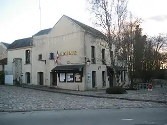 The town hall in Villiers-le-Bâcle