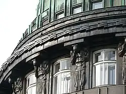 eaves with atlantes